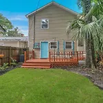 New Cheerful Renovated Home - 5 Min To Downtown!