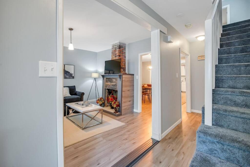 New Cheerful Renovated - 5 Min To Downtown! Holiday home Savannah