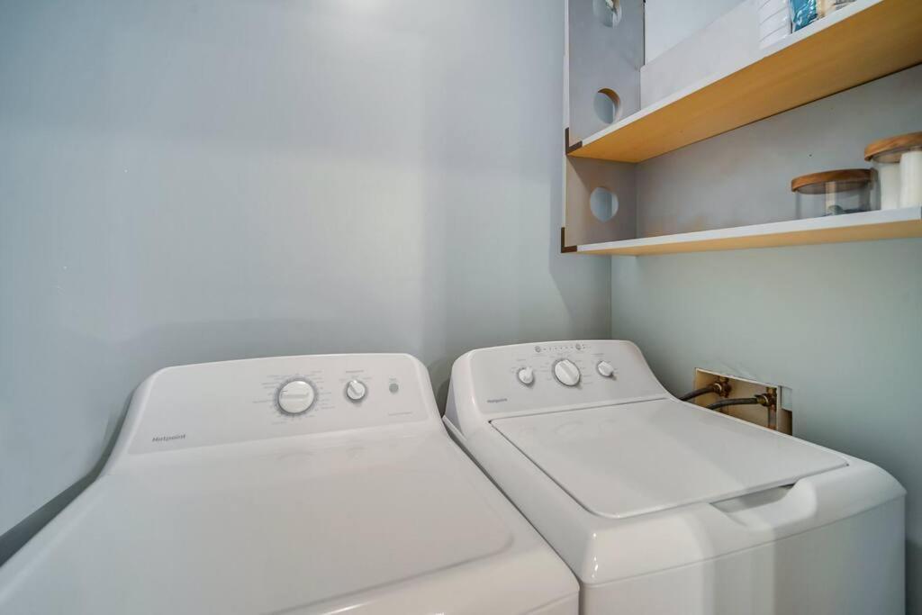 New Cheerful Renovated - 5 Min To Downtown!