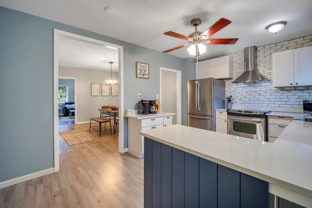 Holiday home New Cheerful Renovated - 5 Min To Downtown! *