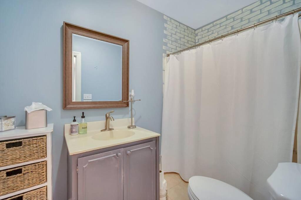 Holiday home New Cheerful Renovated - 5 Min To Downtown!